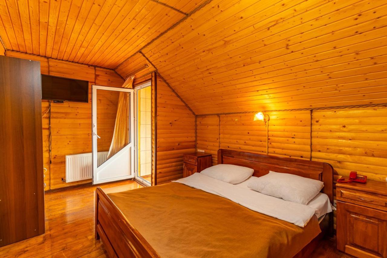 Hotel Гуцульська Світлиця Bukovel Esterno foto