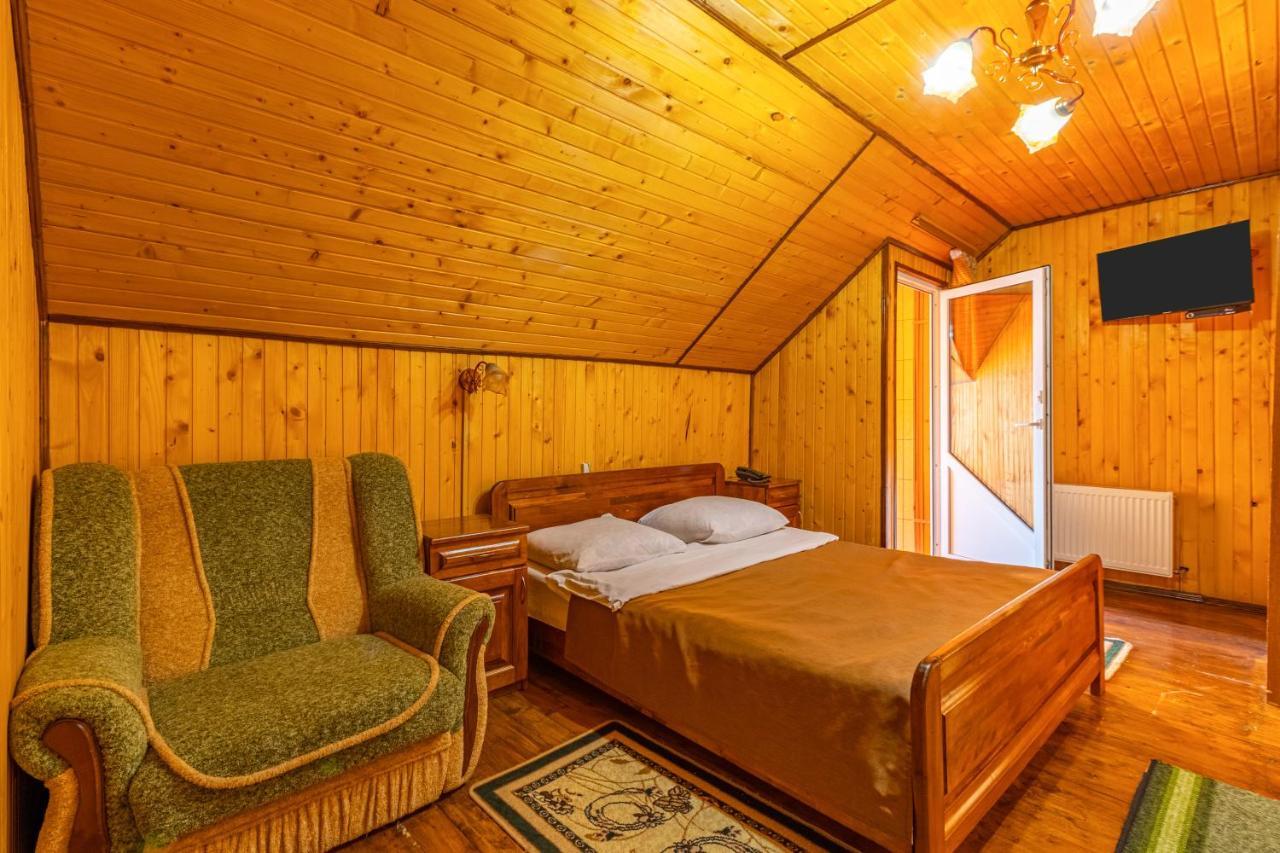 Hotel Гуцульська Світлиця Bukovel Esterno foto