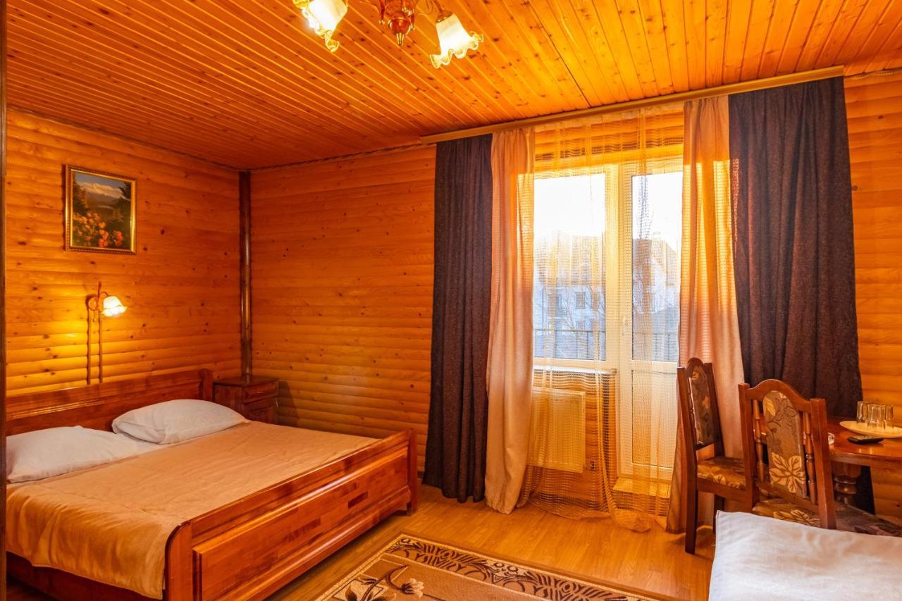 Hotel Гуцульська Світлиця Bukovel Esterno foto